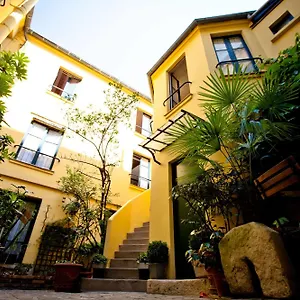 De La Tulipe Hotel