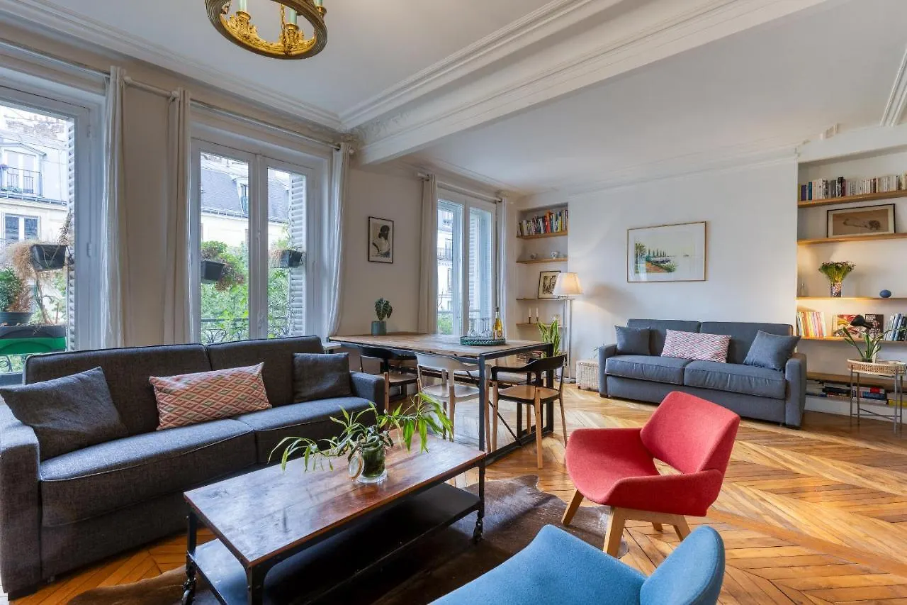 Dans Les Arbres A Montmartre Bed & Breakfast Paris France