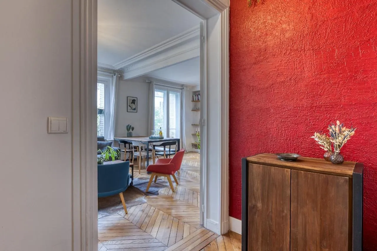 Dans Les Arbres A Montmartre Bed & Breakfast Paris 0*,  France
